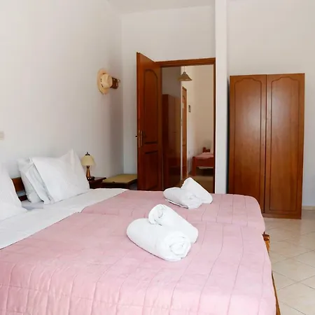 Pensión Athina 2*